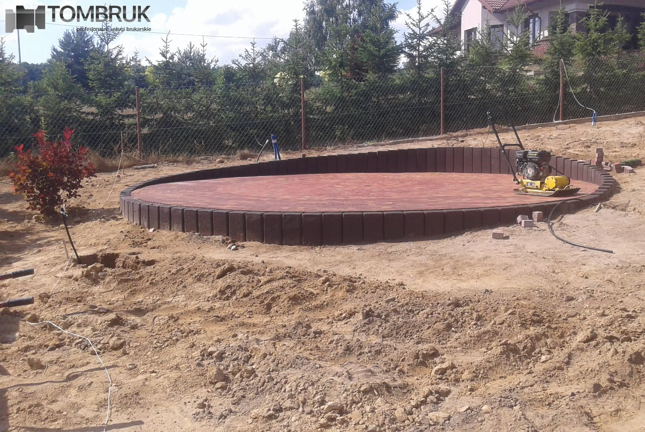 kostka pod basen ogrodowy